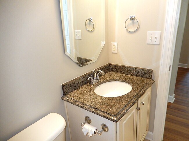 Building Photo - 10612 River Forest Dr