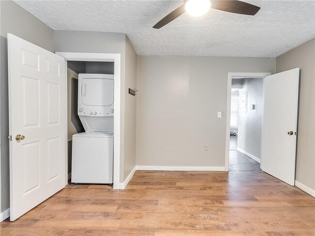 Building Photo - 1144 N McKinley Ave