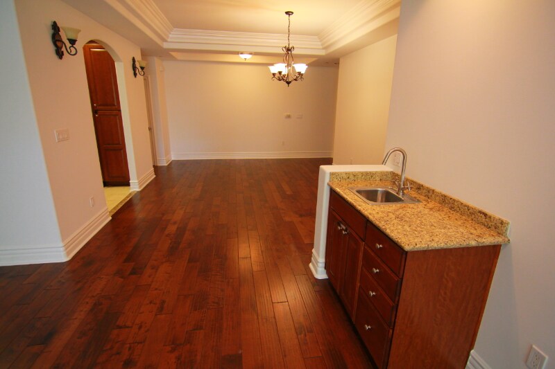 Building Photo - 10640 Woodbridge St