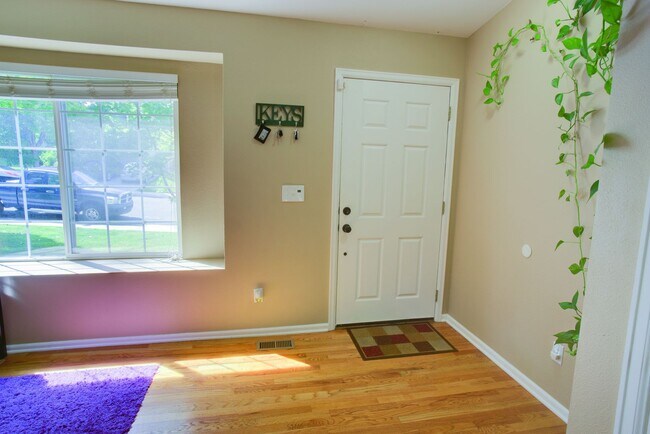 Building Photo - Beautifully Updated 3-BR Home in Heart of Westridge – Move-In Ready
