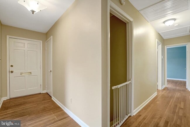 Building Photo - 821 N Latham St