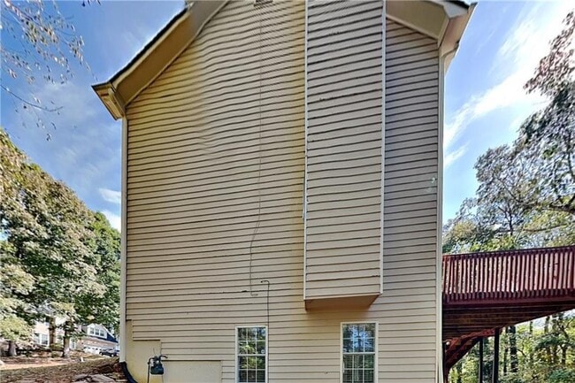 Building Photo - 2020 Hunters Trail Dr