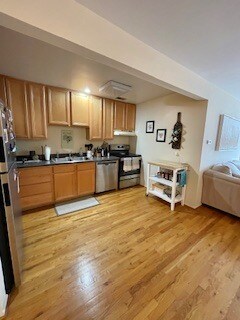 Building Photo - 3055 N Sheffield Ave