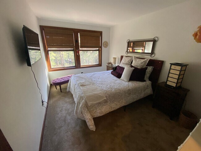 Building Photo - Truckee Ski Lease Available