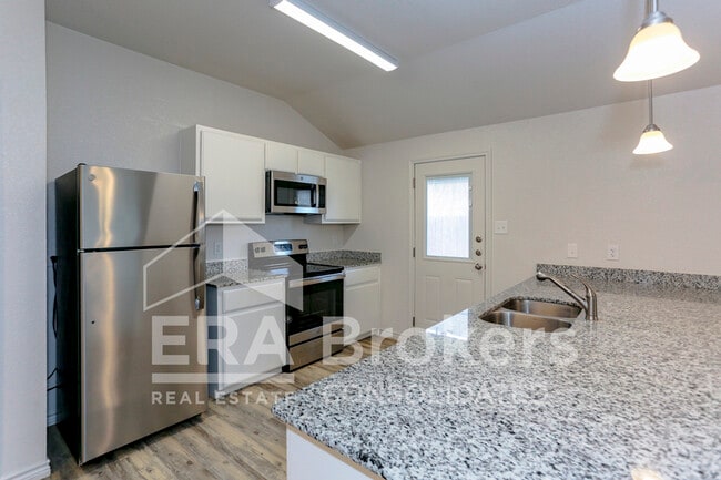 Building Photo - 205 Dolphin Dr