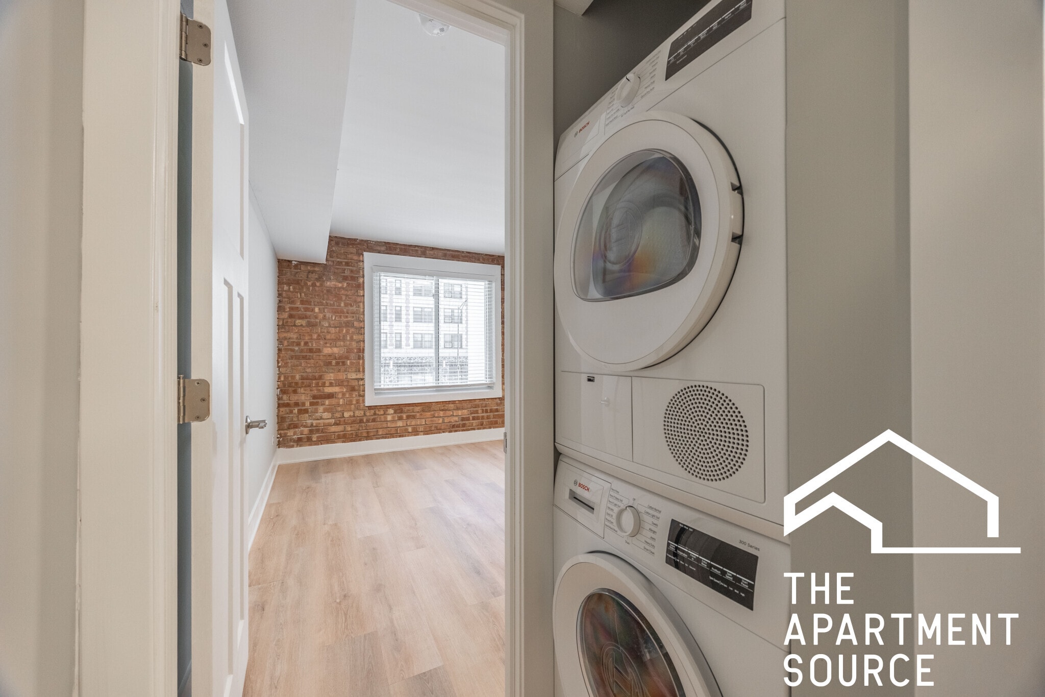 Building Photo - 1214 N La Salle Dr