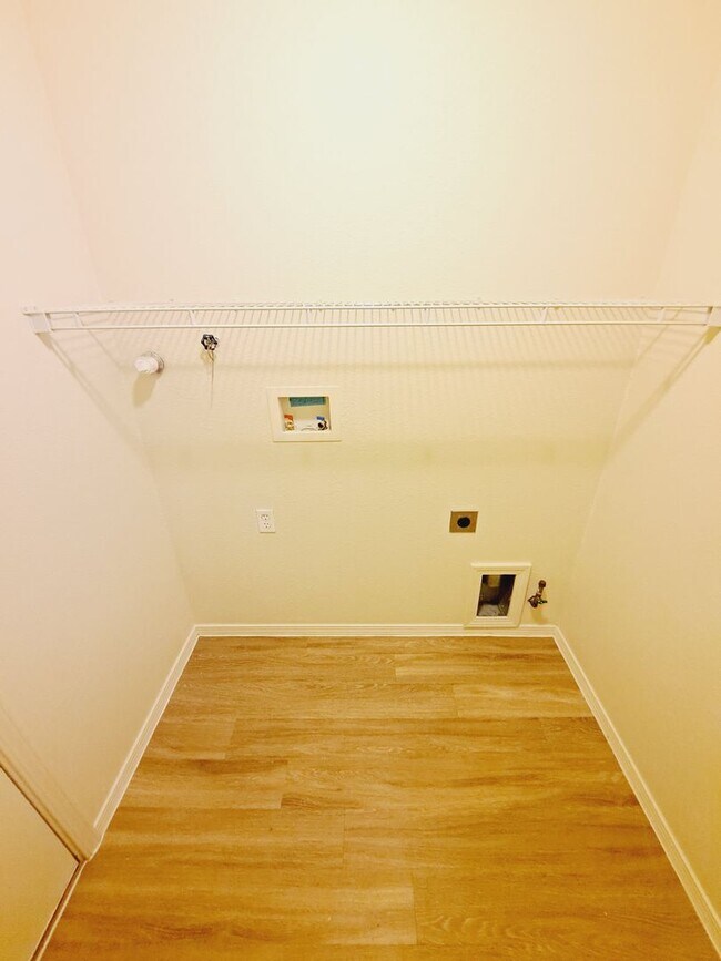 Building Photo - 3 bed 2 bath home in Huning Ranch