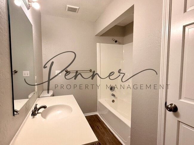 Building Photo - 1713 E T C Lea Rd