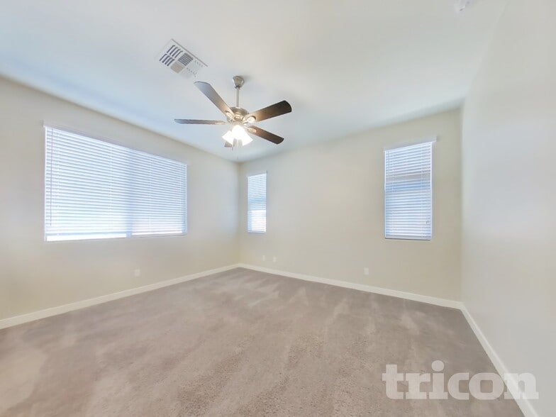 Building Photo - 2630 E Danbury Rd