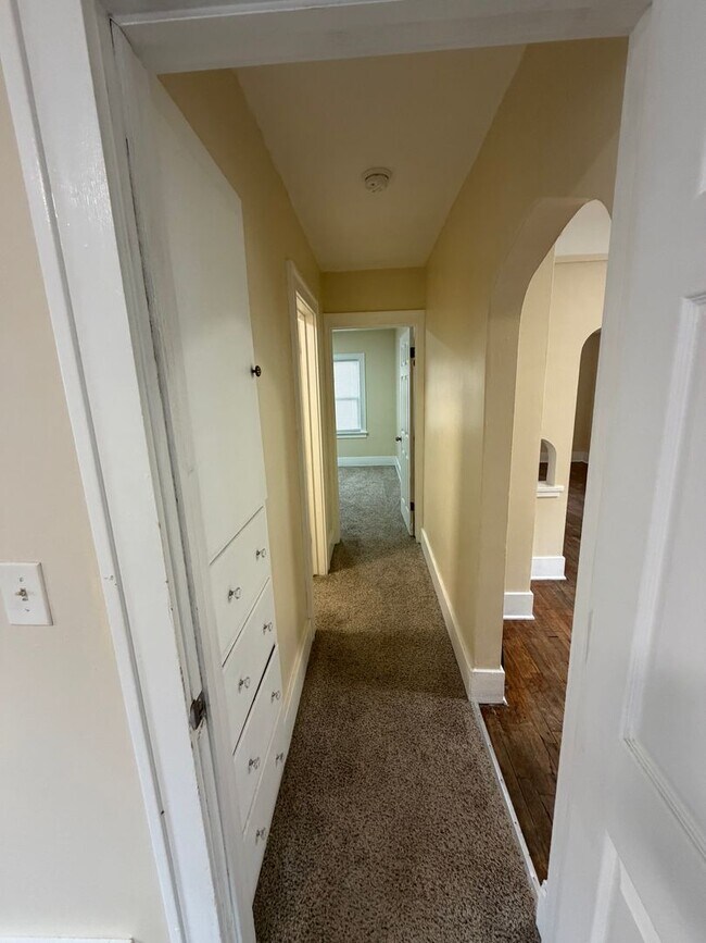 Building Photo - 2 Bed / 1 Bath House for Rent — Lansing, MI