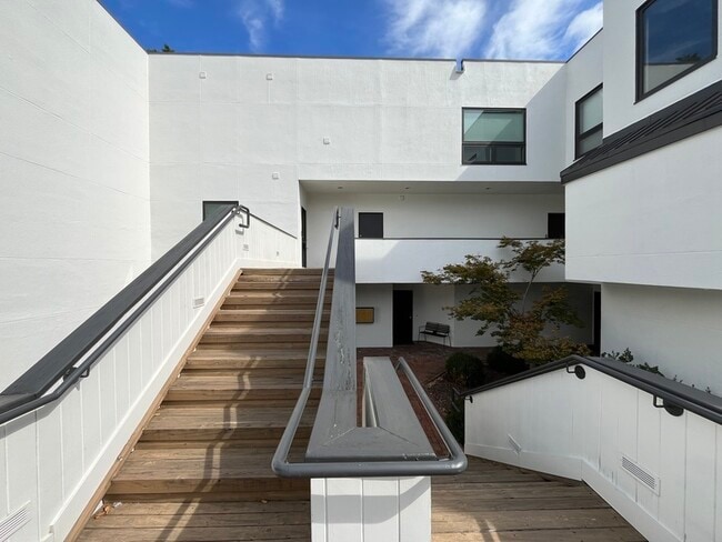 Building Photo - 501 Fenton Pl