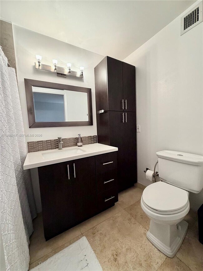 Building Photo - 15405 N Miami Lakeway