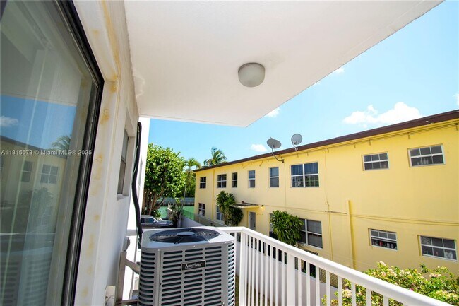 Building Photo - 130 S Shore Dr
