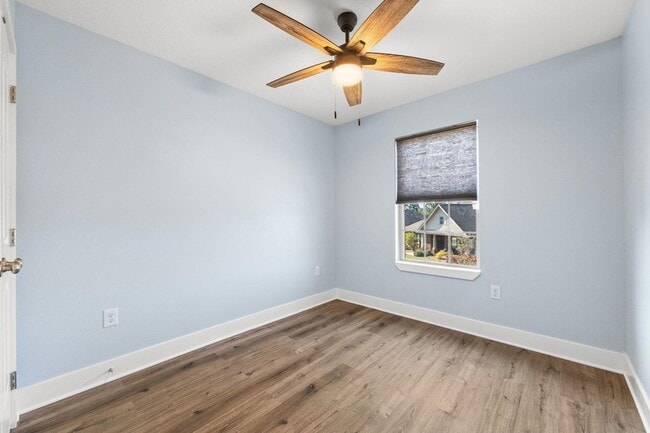 Building Photo - 140 Kinley Ave