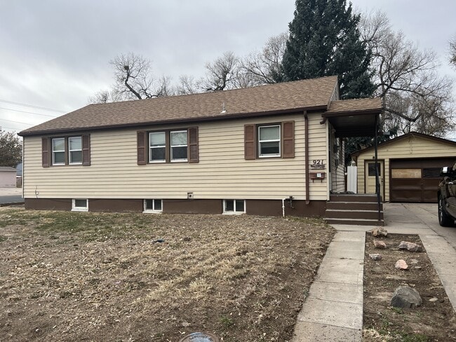 Building Photo - 921 E 8th Ave