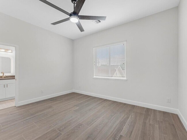 Building Photo - 603 N Milby St