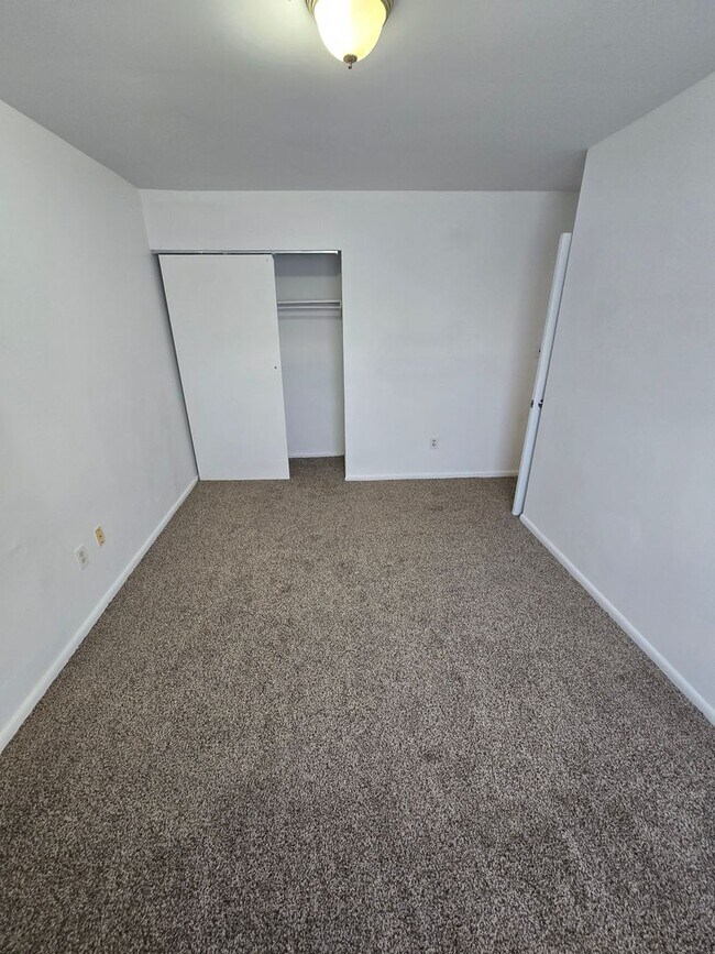 Building Photo - 242-244 N SOUTHAMPTON AVENUE
