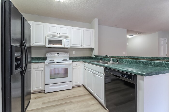 Building Photo - 107 Valhalla Ln