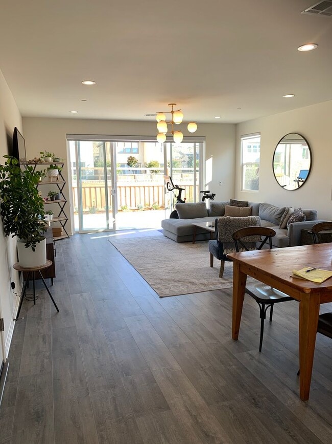 Building Photo - Beautiful 4 BD / 3 BA Home in Righetti Ranch