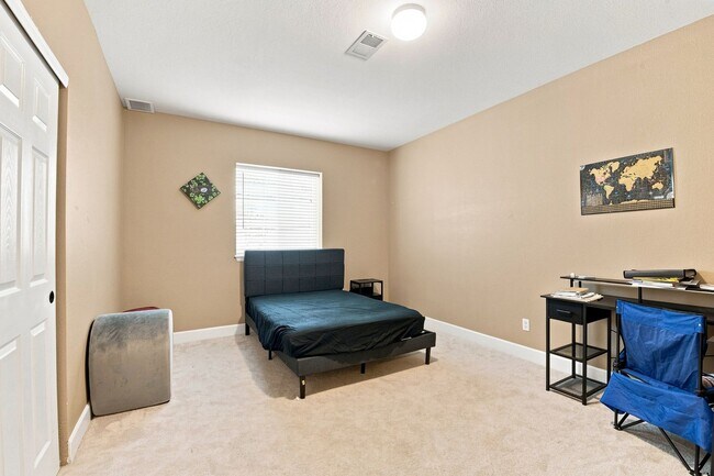 Building Photo - 8238 Hollygrape Ln