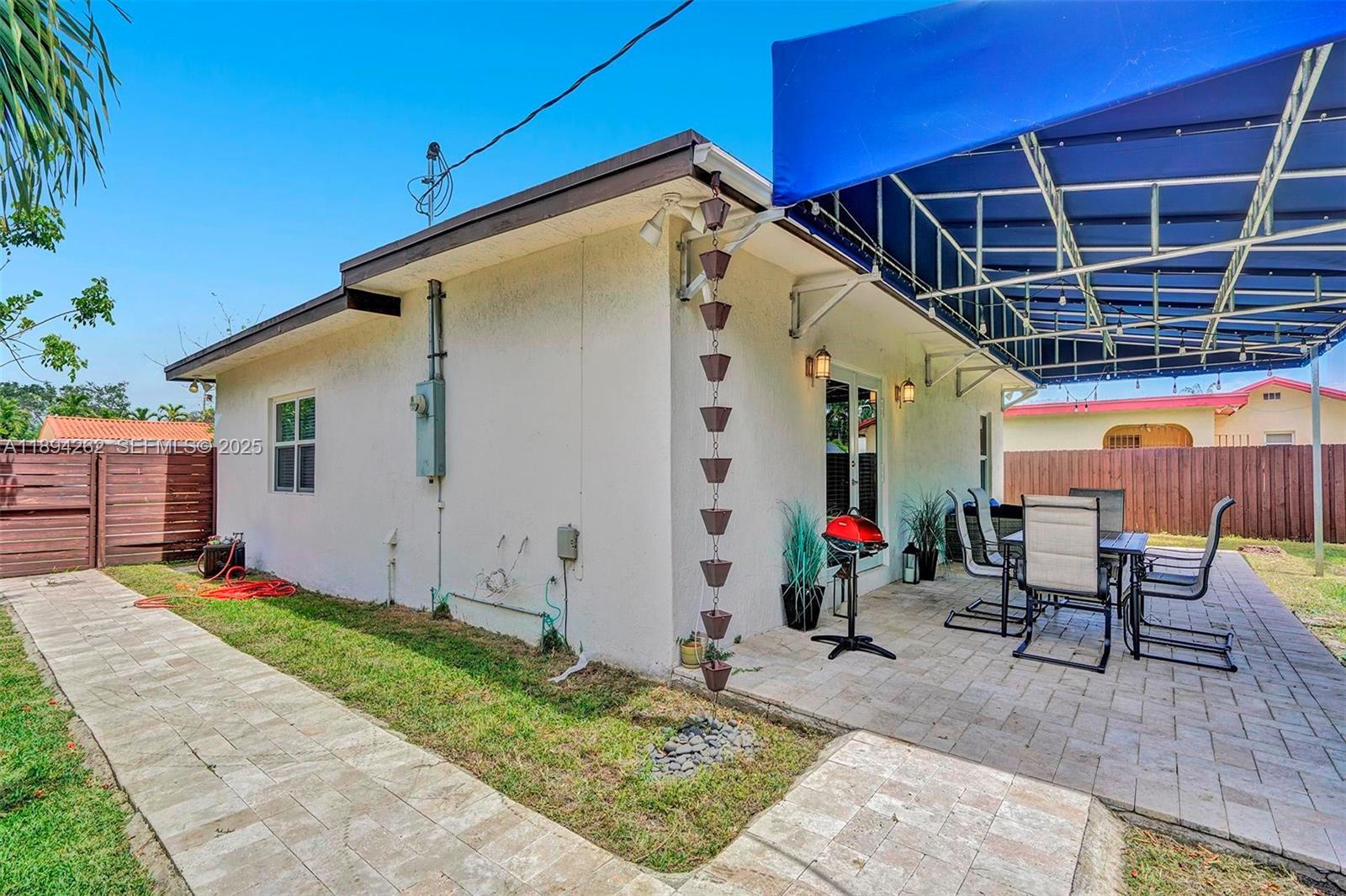 Building Photo - 1000 Matanzas Ave