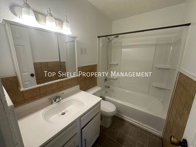 Building Photo - 7507 SW 12th St