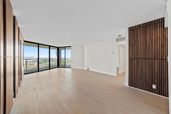 Building Photo - 1000 Quayside Terrace