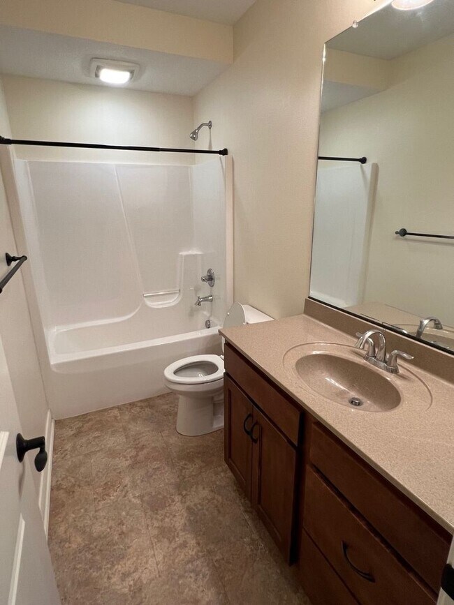 Building Photo - 2712 London Dr