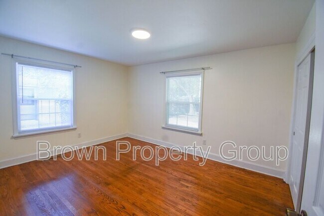Building Photo - 3022 Cliffdale Rd