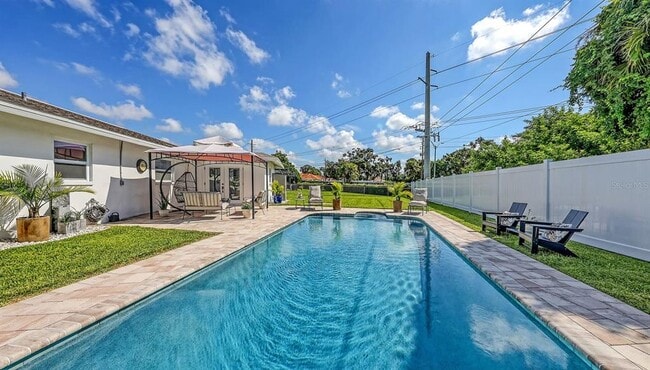 Building Photo - 6717 Roxbury Dr