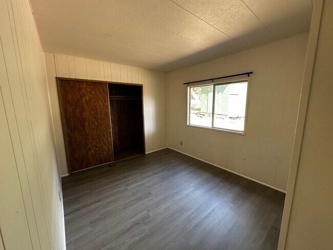 Building Photo - Quiet 3 bedroom in Umpqua