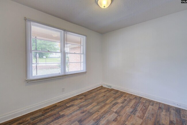 Building Photo - 5612 Kirkland St