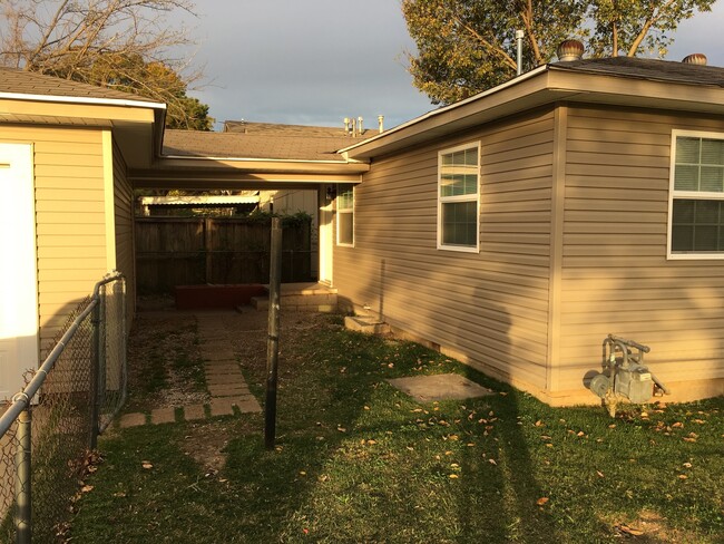 Building Photo - Recently remodeled home close to the park