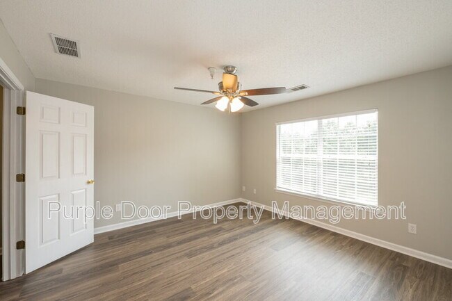 Building Photo - 1214 Charleston Ct