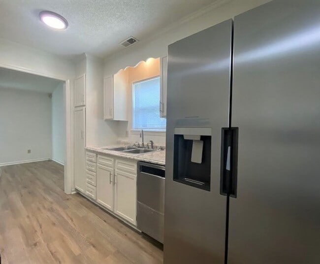 Building Photo - Pineville- Ranch townhome- Remolded 2 bed,...