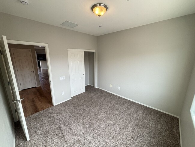 Building Photo - Beautiful 3Bed/2Bath/1Car Condo in Sky Pointe Community – Northwest Las Vegas!