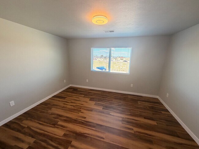 Building Photo - 13817 W Redding Dr