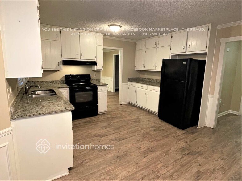 Building Photo - 1212 Summit Chase Dr SW