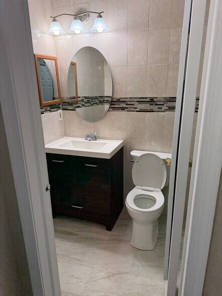 Building Photo - 31 Moore Ln