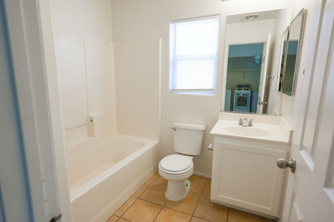 Building Photo - Well-Maintained 3 Bed, 2.5 Bath Home with Garage & Private Backyard