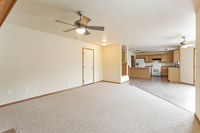 Building Photo - 6907 Desperado Dr SE