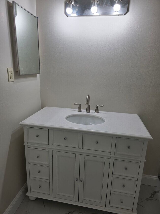 Building Photo - Spacious 3BR/2BA Home with 2-Car Carport & RV/Boat Parking