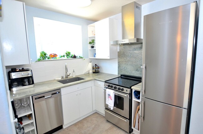 Building Photo - 1Bd/1Ba Guest house, centrally located.