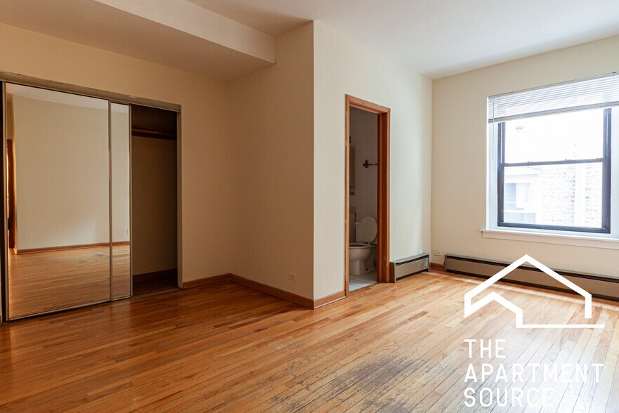 Building Photo - 633 W Barry Ave