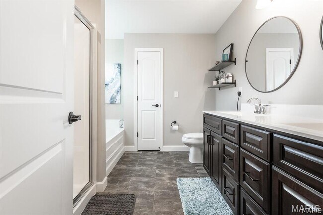 Building Photo - 3505 Chippewa Dr