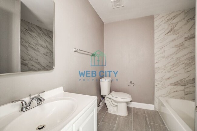 Building Photo - 508 S Jesse Lee St