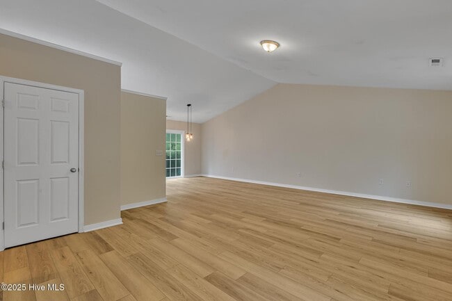 Building Photo - 394 White Sand Rd