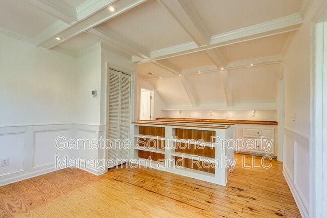 Building Photo - 502 32nd Ave S