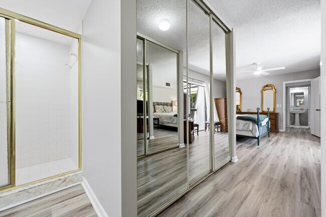 Building Photo - 605 6th Terrace