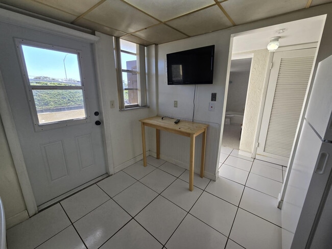 Building Photo - 5335 NW 10th Ct